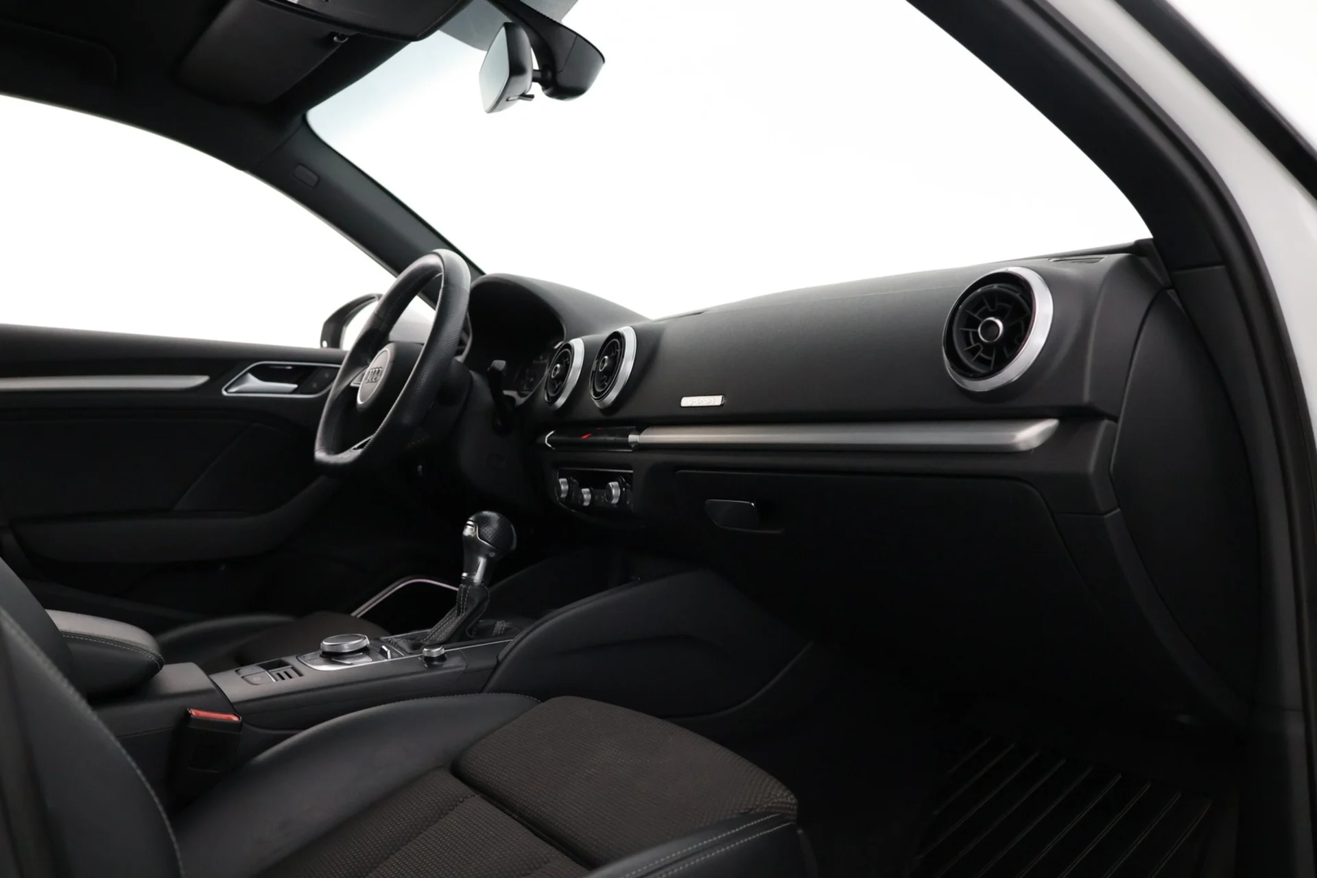 Car Image - 34ectiUITQ8F21zkDoXO47