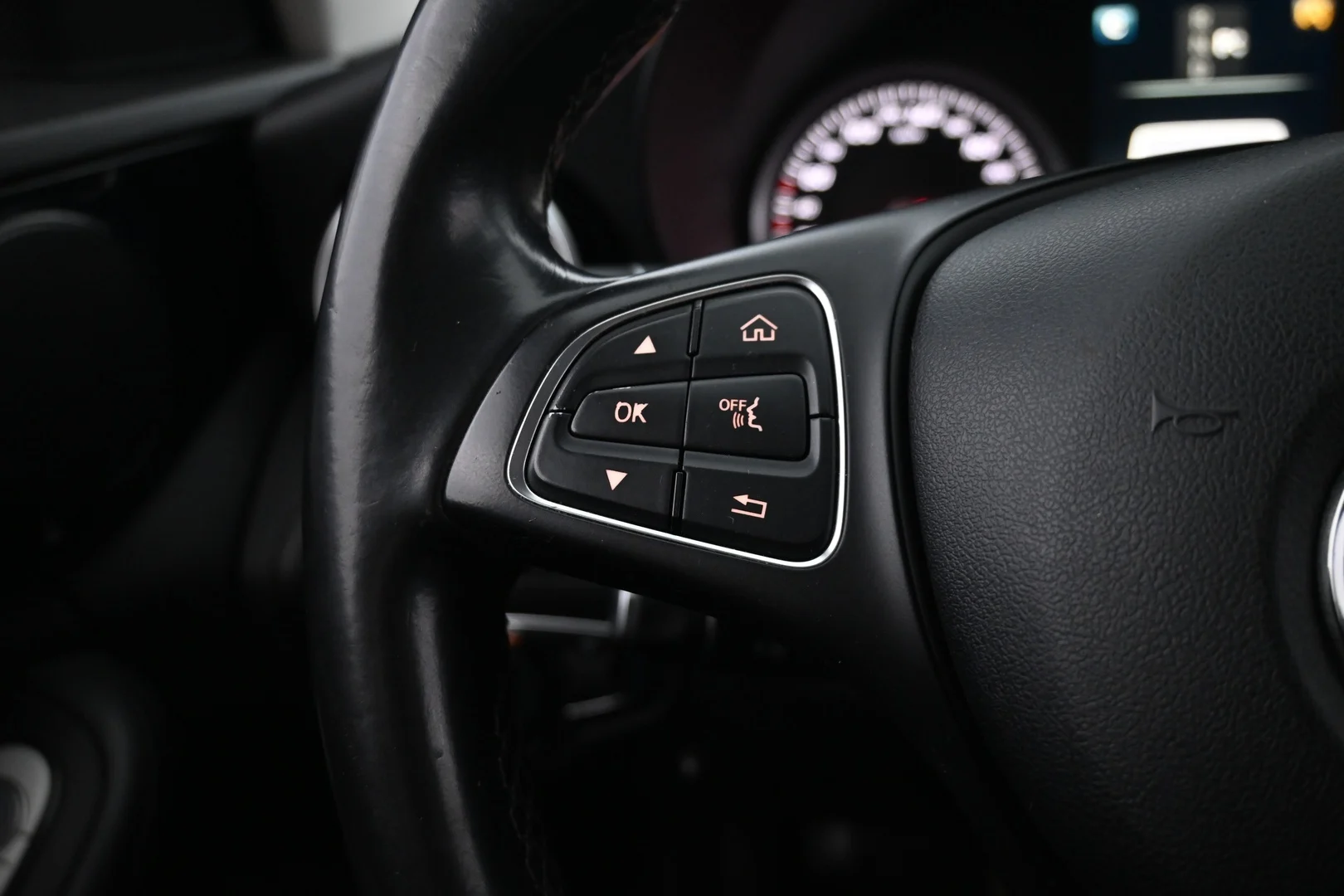 Car Image - 618XF3z8uGljtJzL2kNArI
