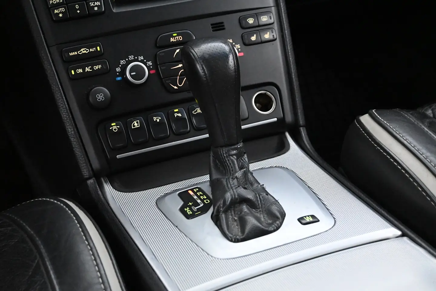 Car Image - 1li7hbA7bg4RWn1z0cgSMm