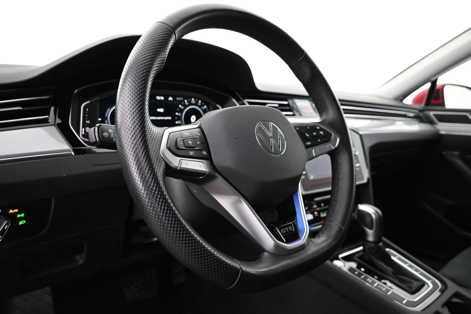 Car Image - 2ESuGeEjLUX66AfHtcVV3l