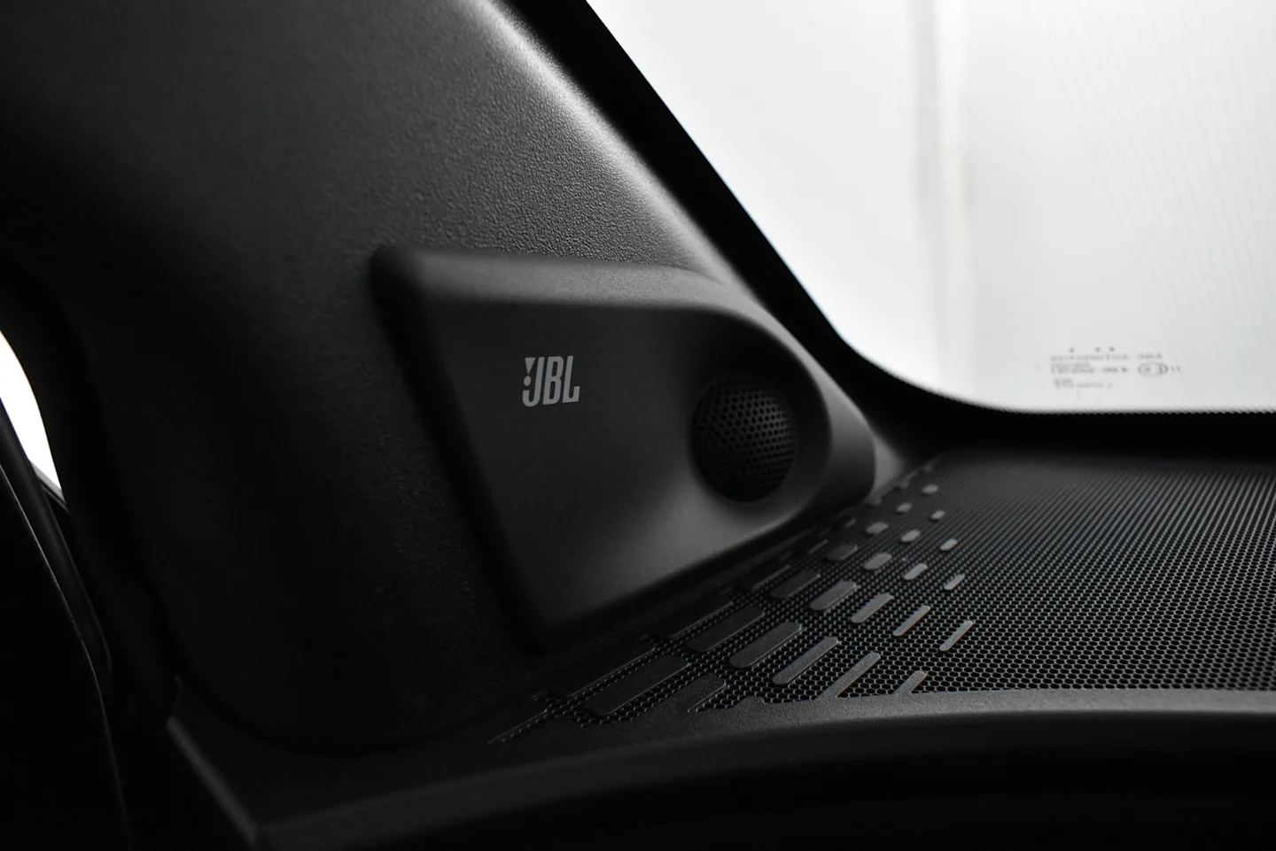 Car Image - 39J1SLYLeAf1WLSjpZKFYD
