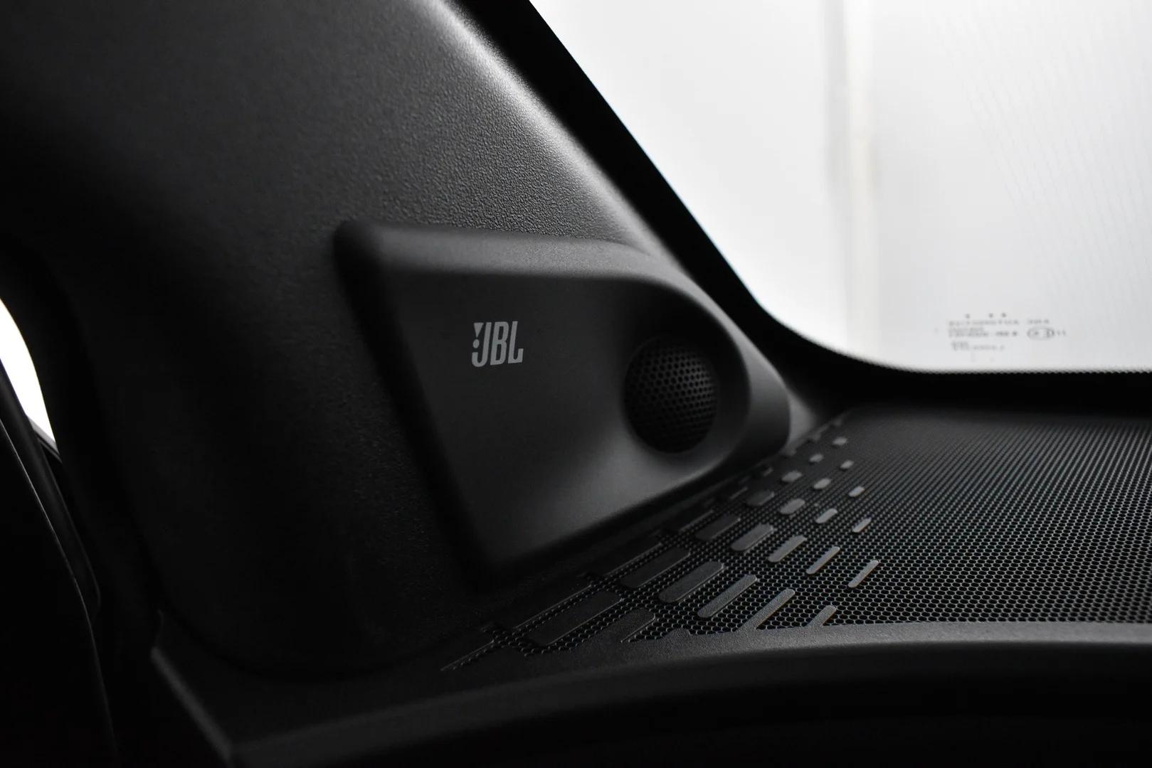 Car Image - 39J1SLYLeAf1WLSjpZKFYD