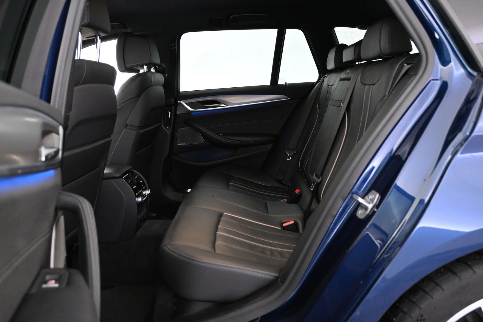 Car Image - 6X7GuwaxzRlz0fo4sWSbly