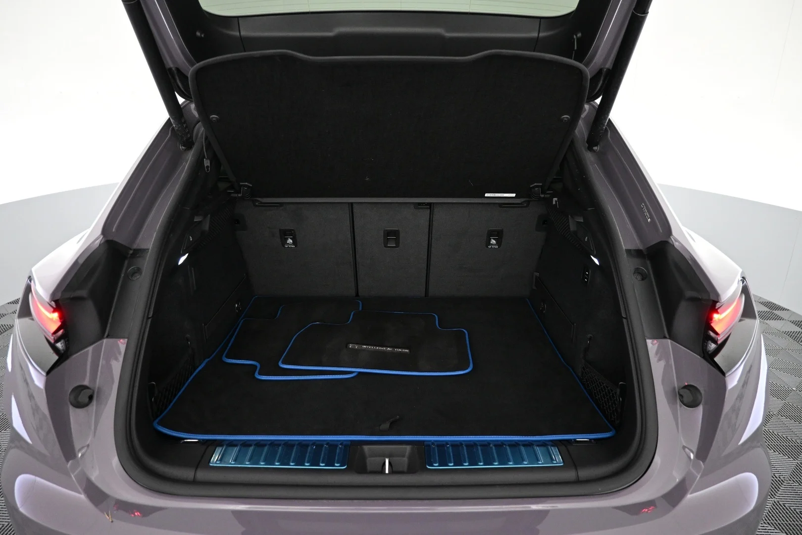 Car Image - u4wp1yNanBxDCB7ZObq0Q