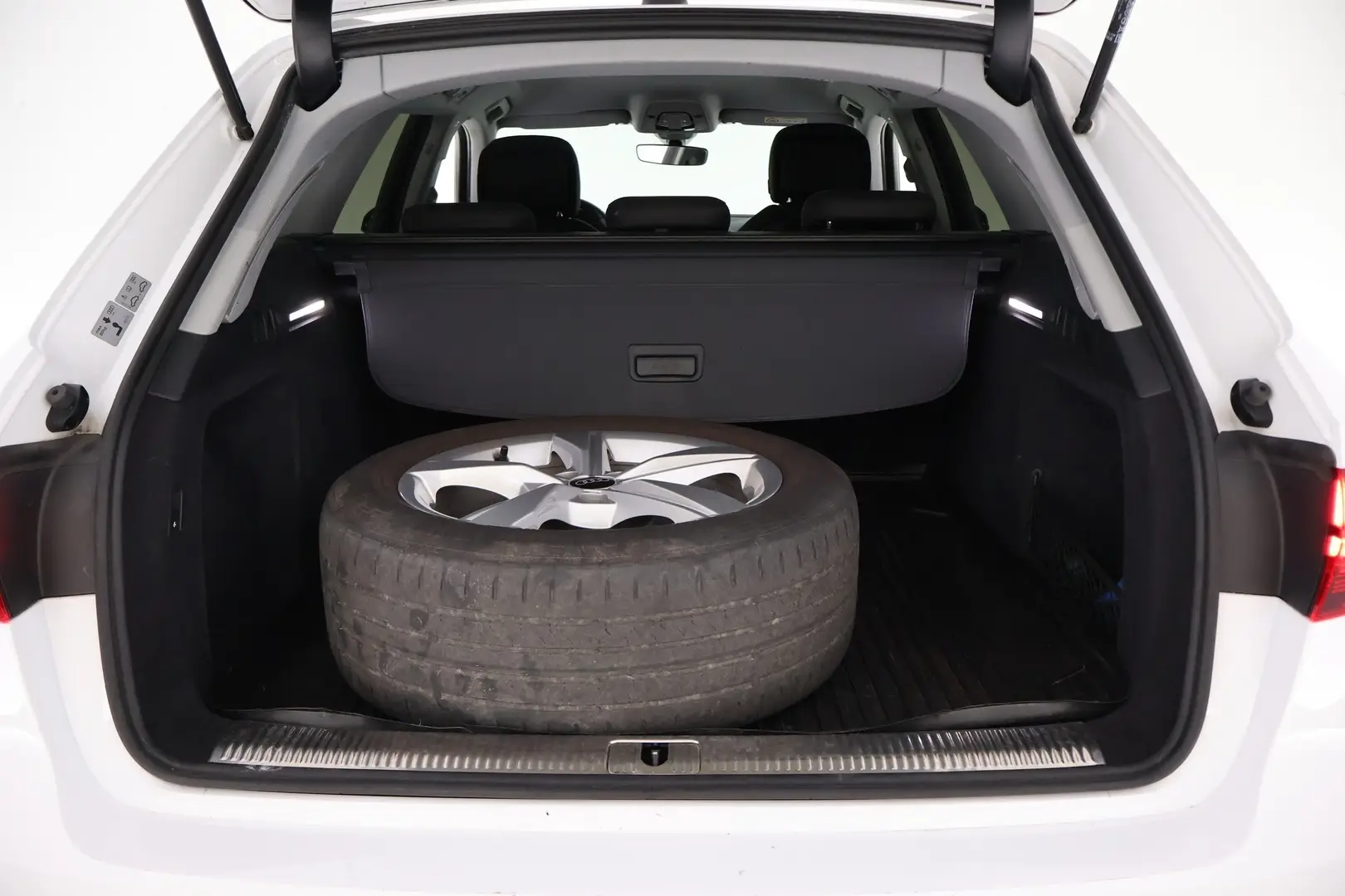 Car Image - 414MxK60elZ1pooznamFYK