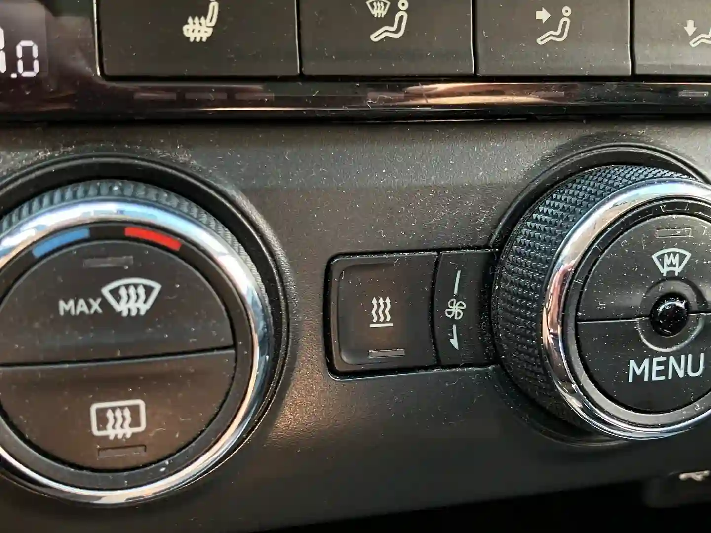 Car Image - 72SFiUHqw3k0LLy9IqUhzn