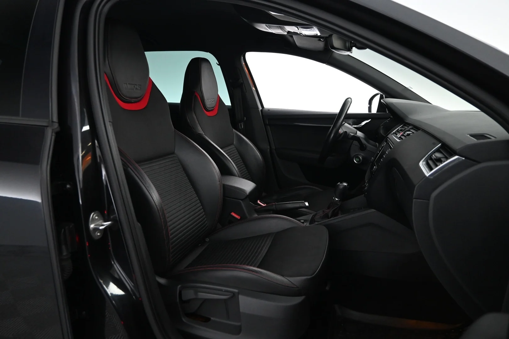 Car Image - 22ClI6chcd3oZBm3NhZmpM