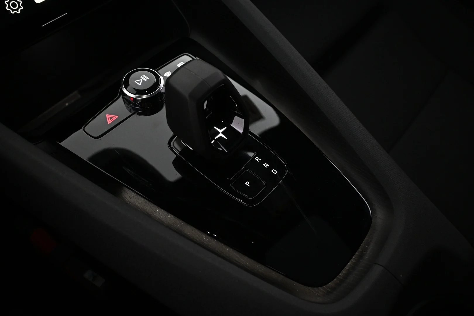 Car Image - 3vNPDG6XZk1l83akKt3kJz