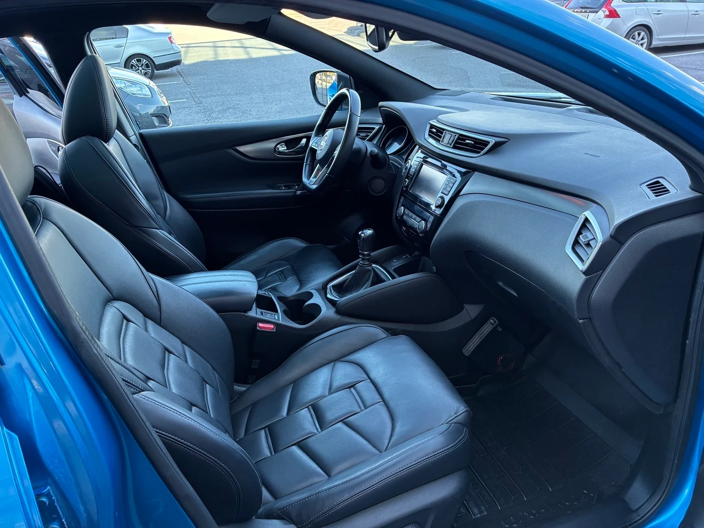 Car Image - 4EjpsNqQrxSKdffr32s3Bv