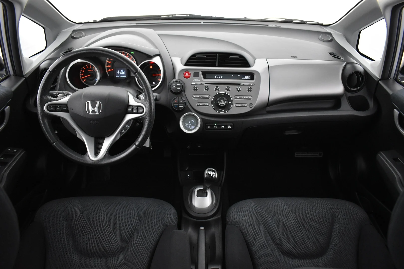 Car Image - 1M27gUnGJJKSMmDJl3WrrZ