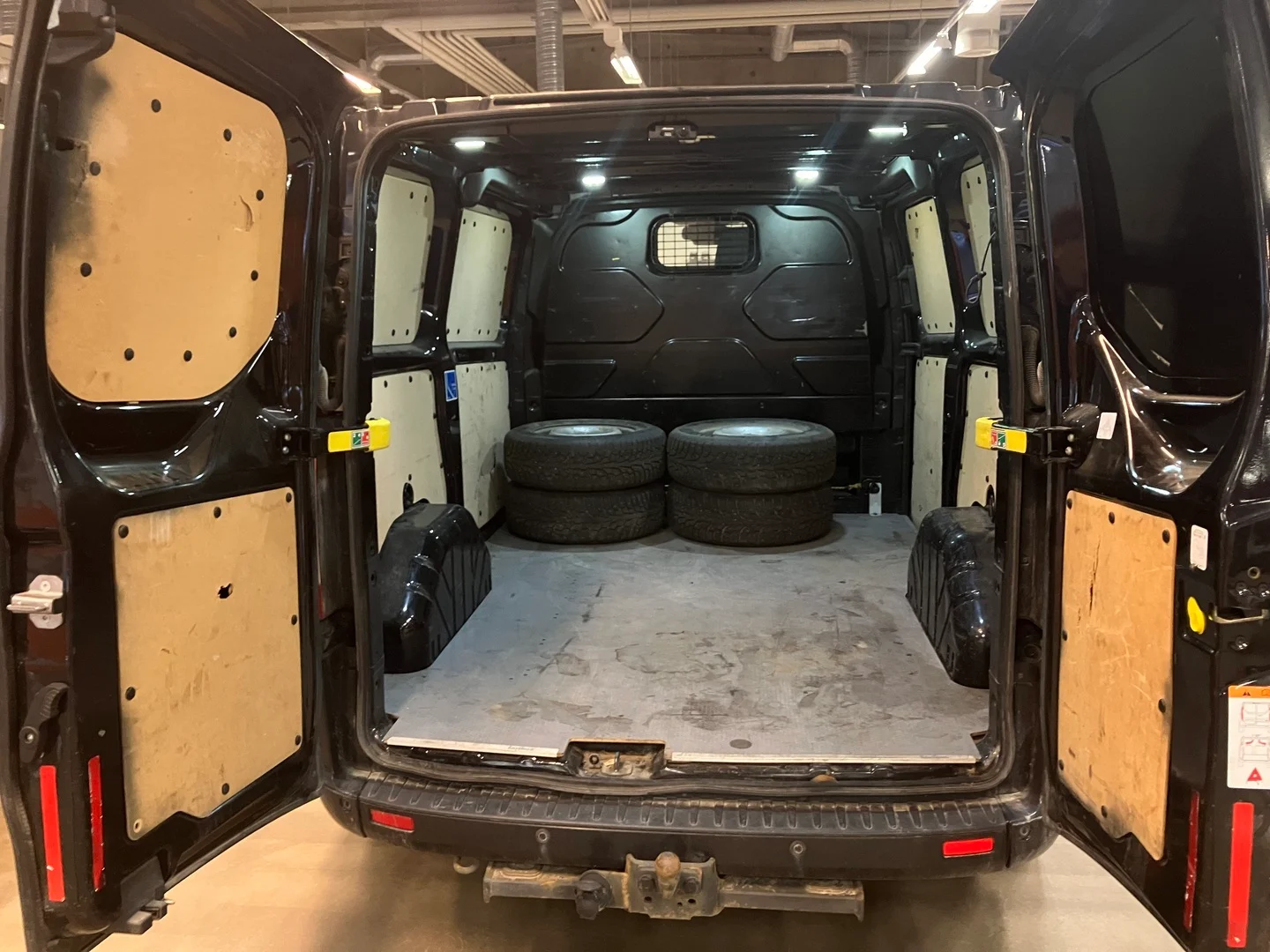 Car Image - 3gcEyKva3CPqiL0vNFxYZm