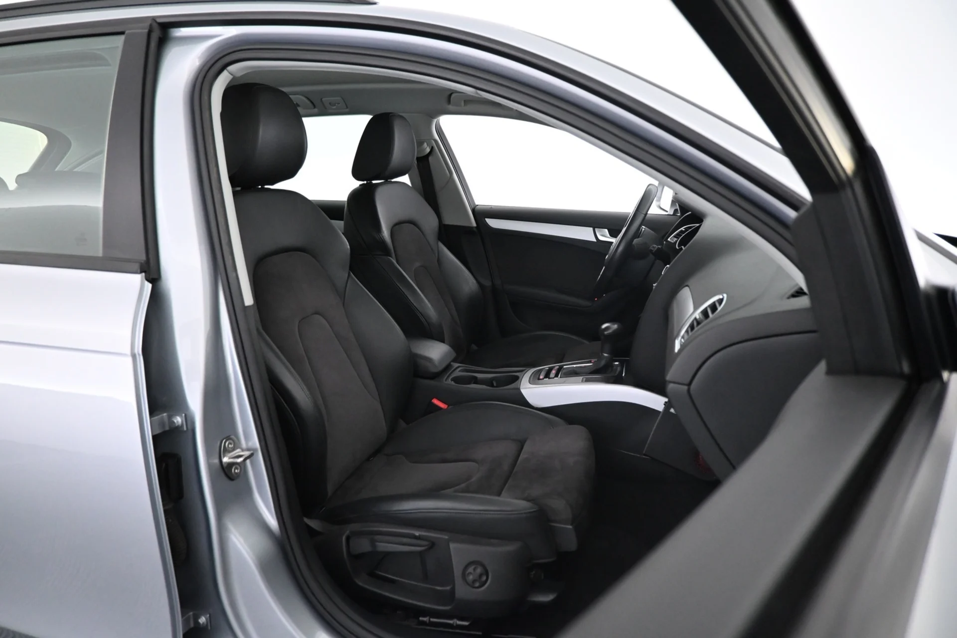 Car Image - 4tfync0TyjOya1I8yAEfxe