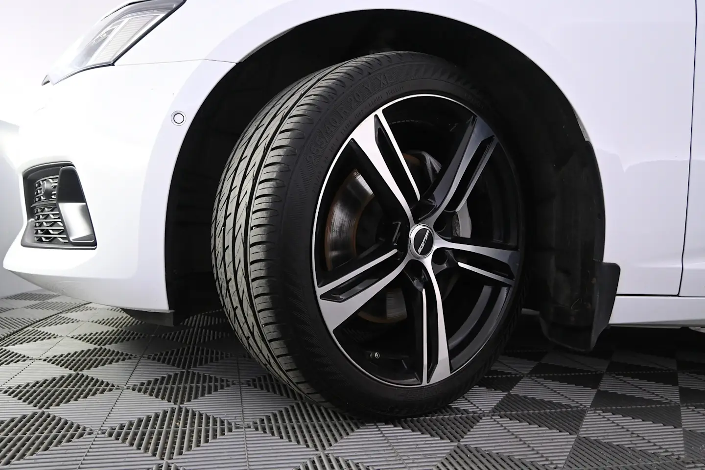 Car Image - 5dnJBPd3tD1xa3XuLfCe4i
