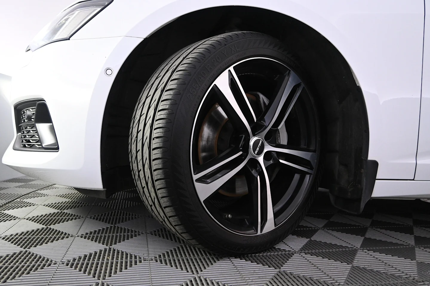 Car Image - 5dnJBPd3tD1xa3XuLfCe4i