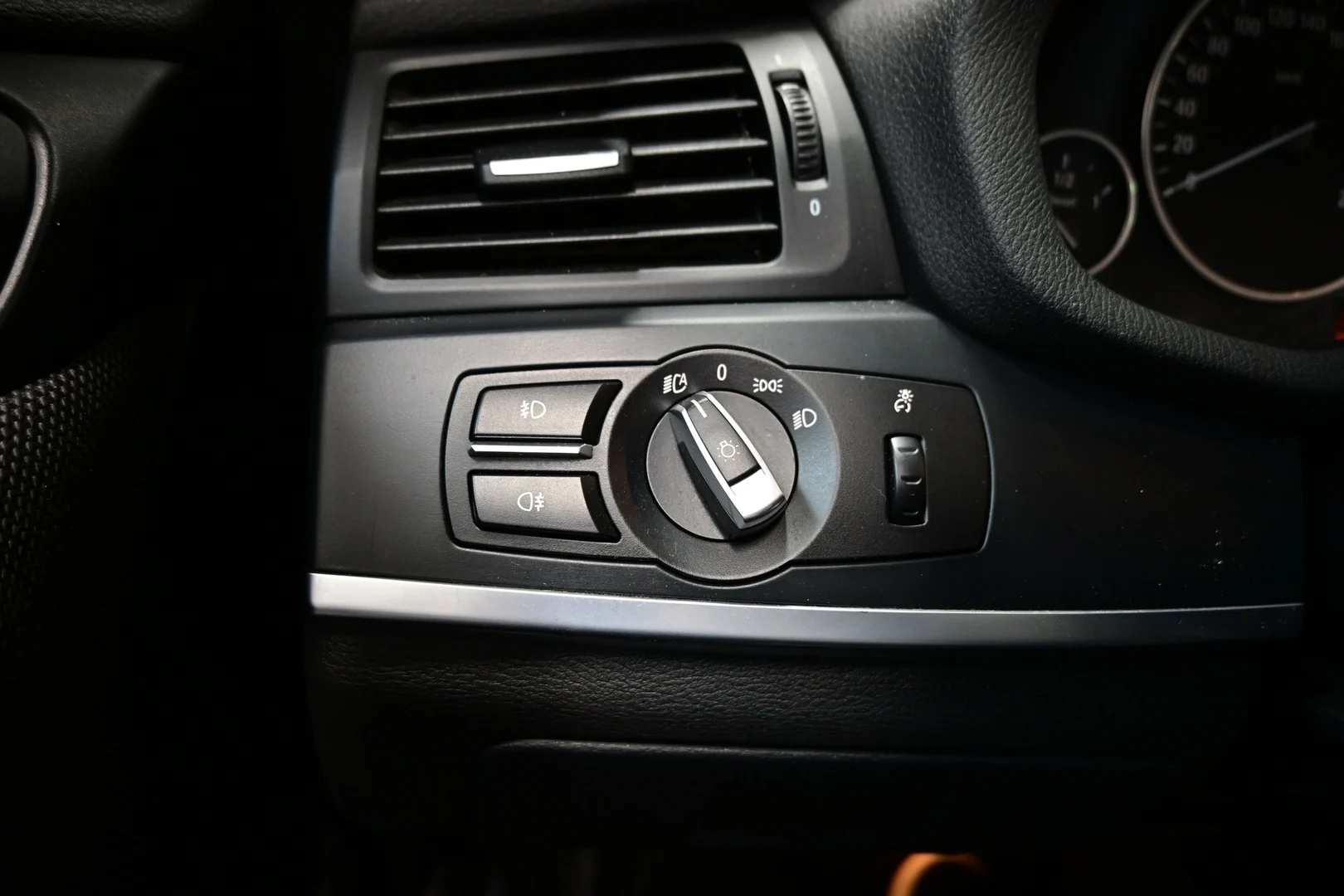 Car Image - 6pHzUXo1t3HjiUOmOq62Uk