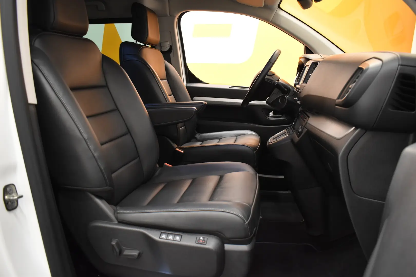 Car Image - 6HnNqyu5J5Dz7bgOiF0ZzJ
