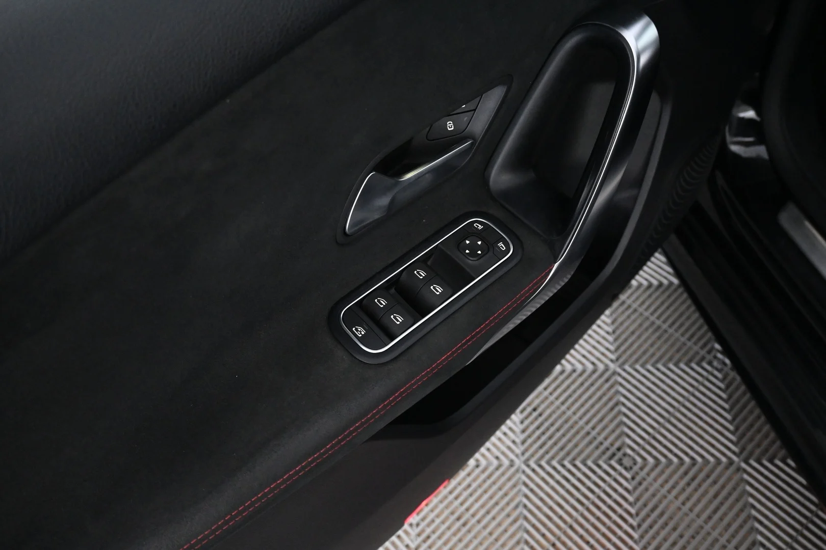 Car Image - 7dwYoAlINHgoCMY7YpTJlS