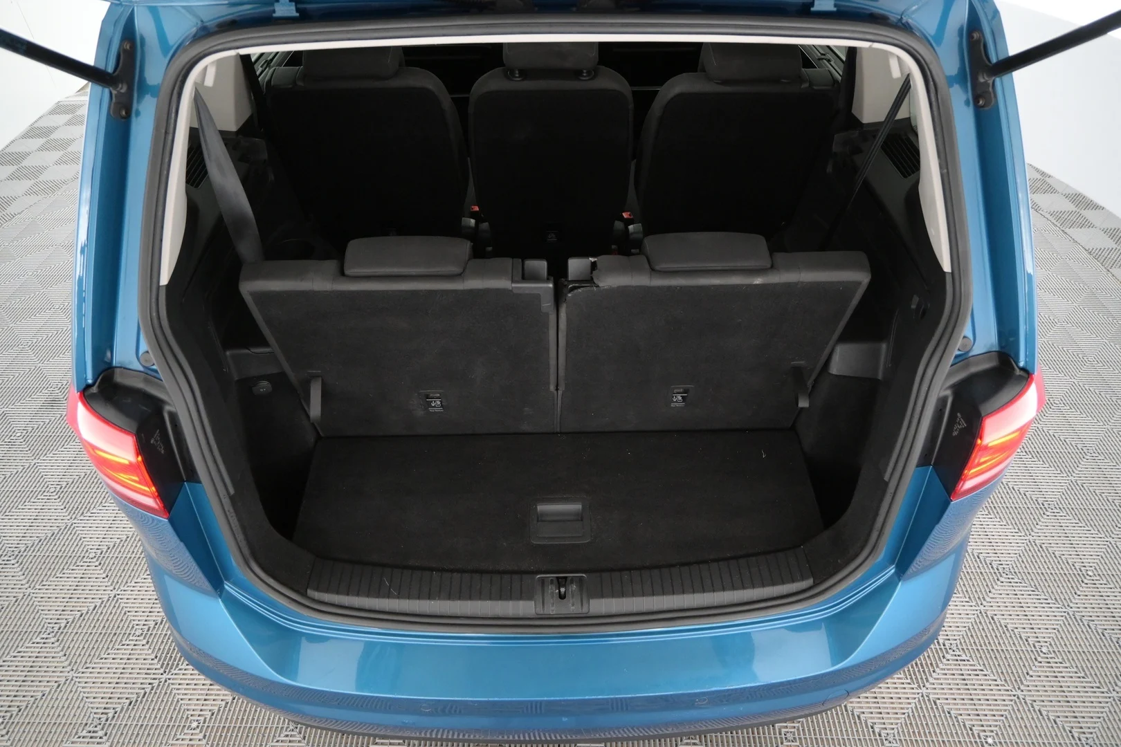 Car Image - 6faGwAkuTQ6lRWi4n9ZjqE