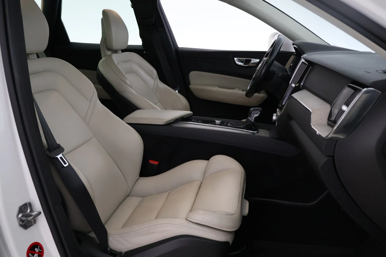Car Image - 2DXLL4VU3vSLRl2p6fmfgu
