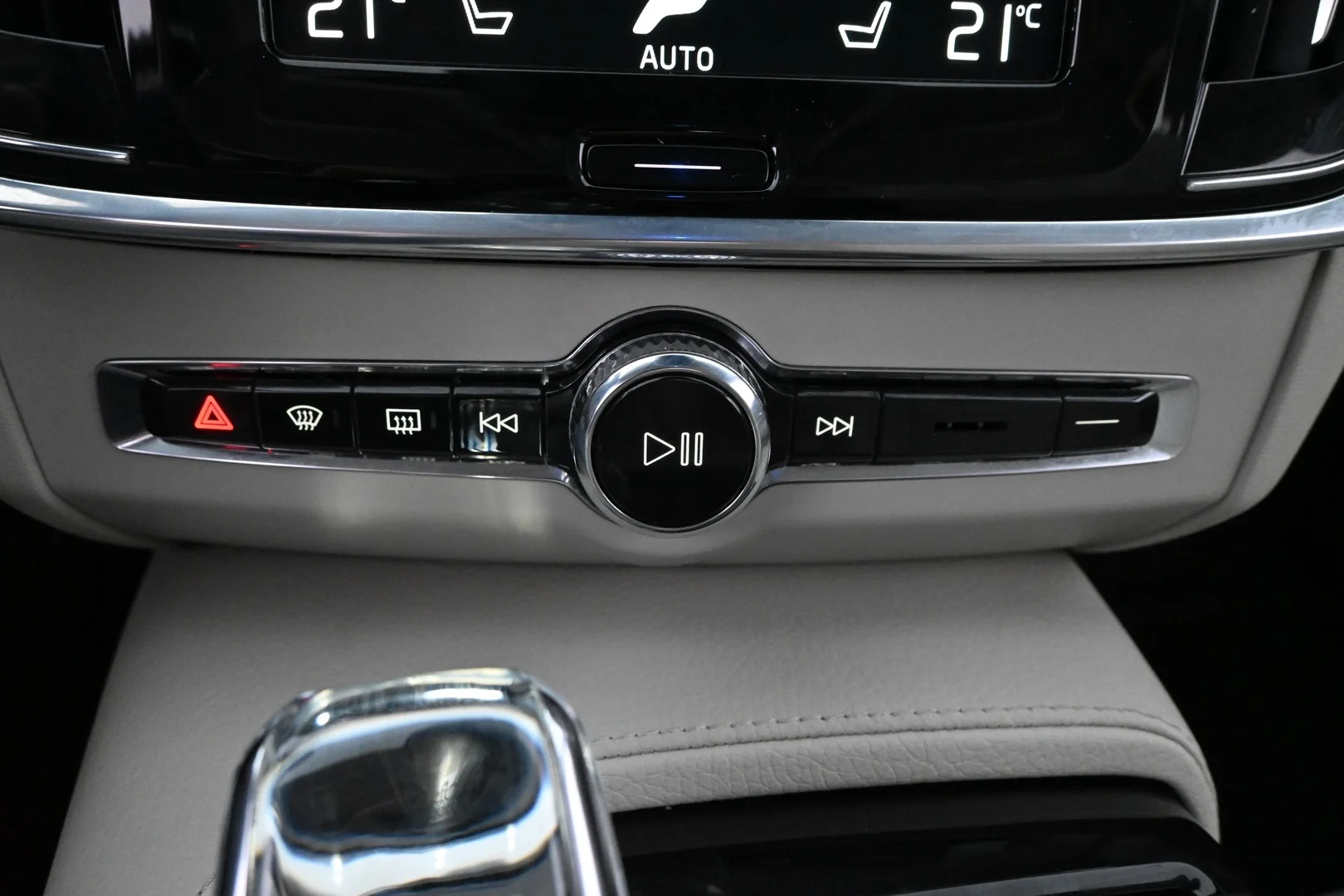 Car Image - 6iL4nPhr9tCnTl8vwLKTCo