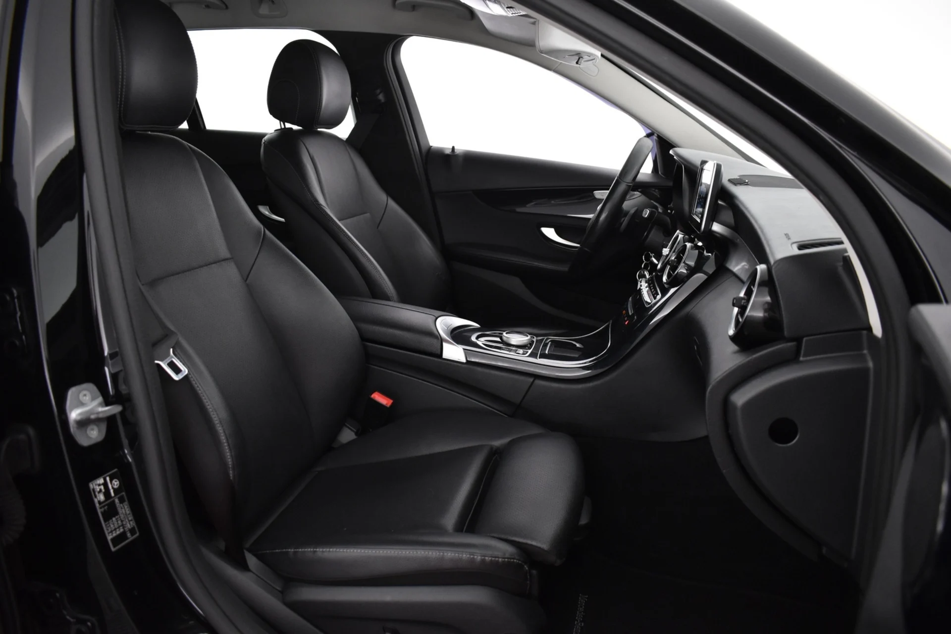 Car Image - 2hTY6Ttc1xEWRav3V1ysR9