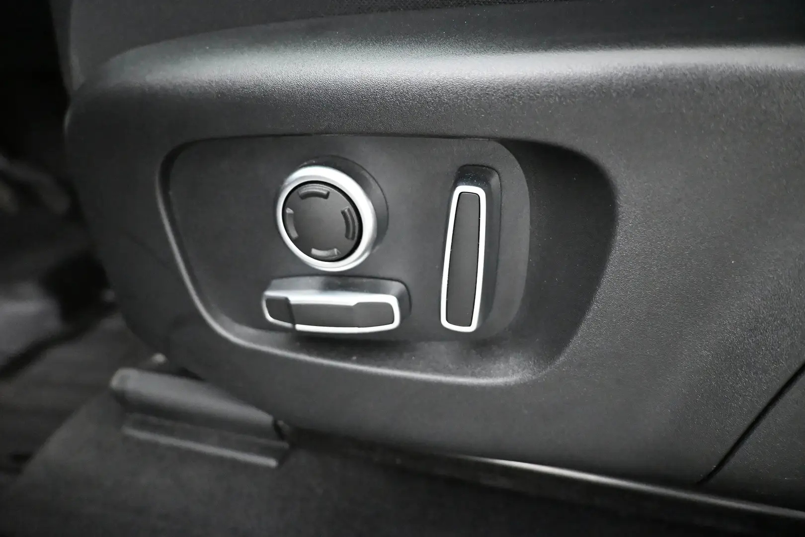 Car Image - 4nJRkSTLR46WbQrcrMjDFV