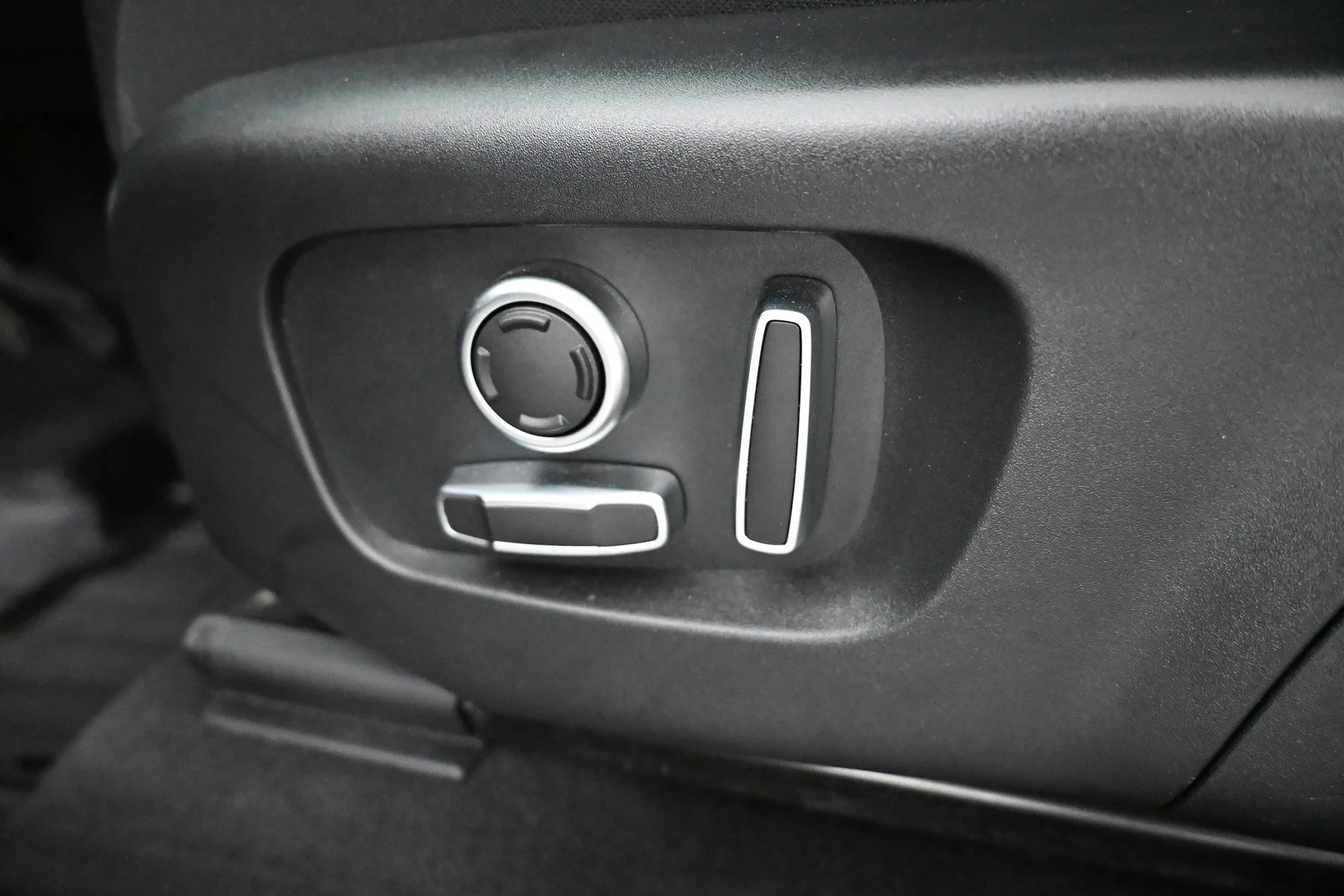 Car Image - 4nJRkSTLR46WbQrcrMjDFV