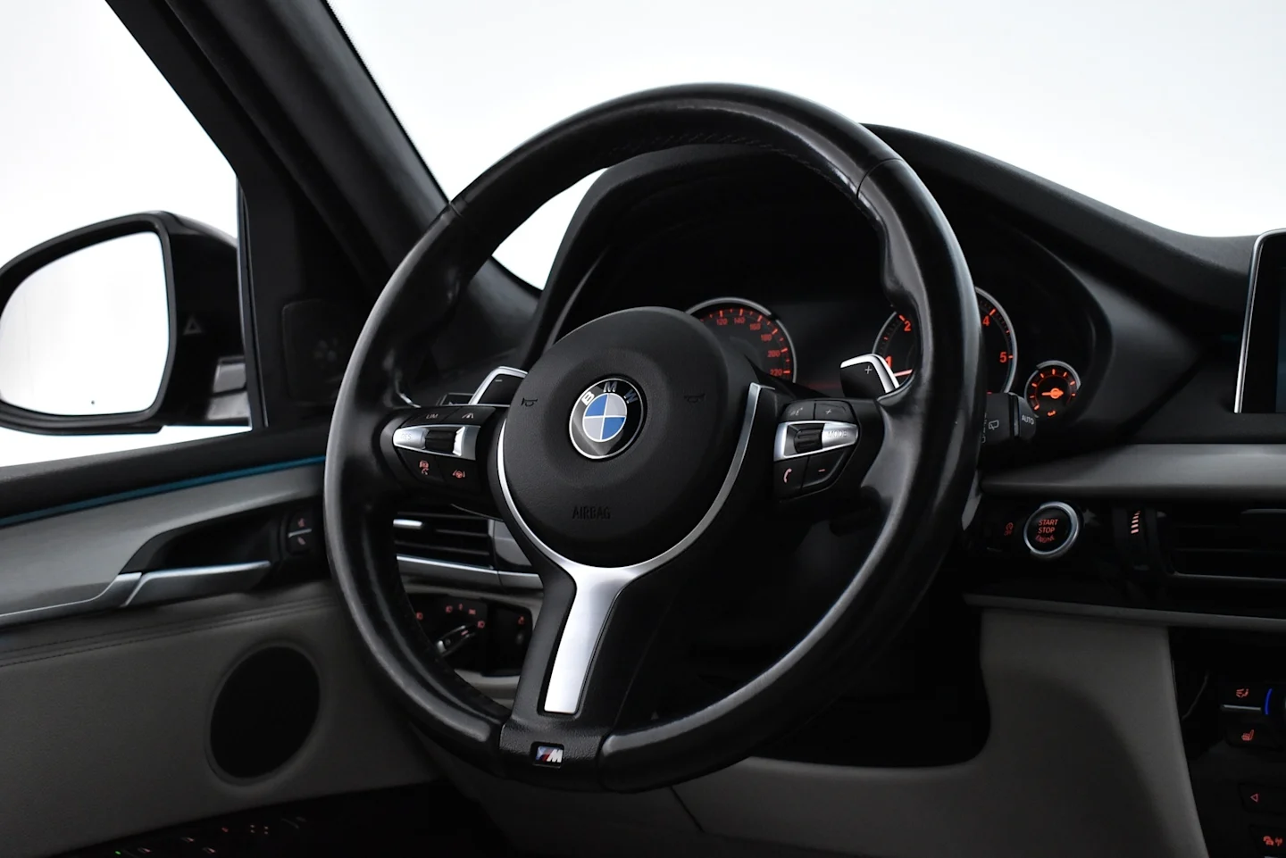 Car Image - 1Rrzv3BNPUTOUasM9SXhL5