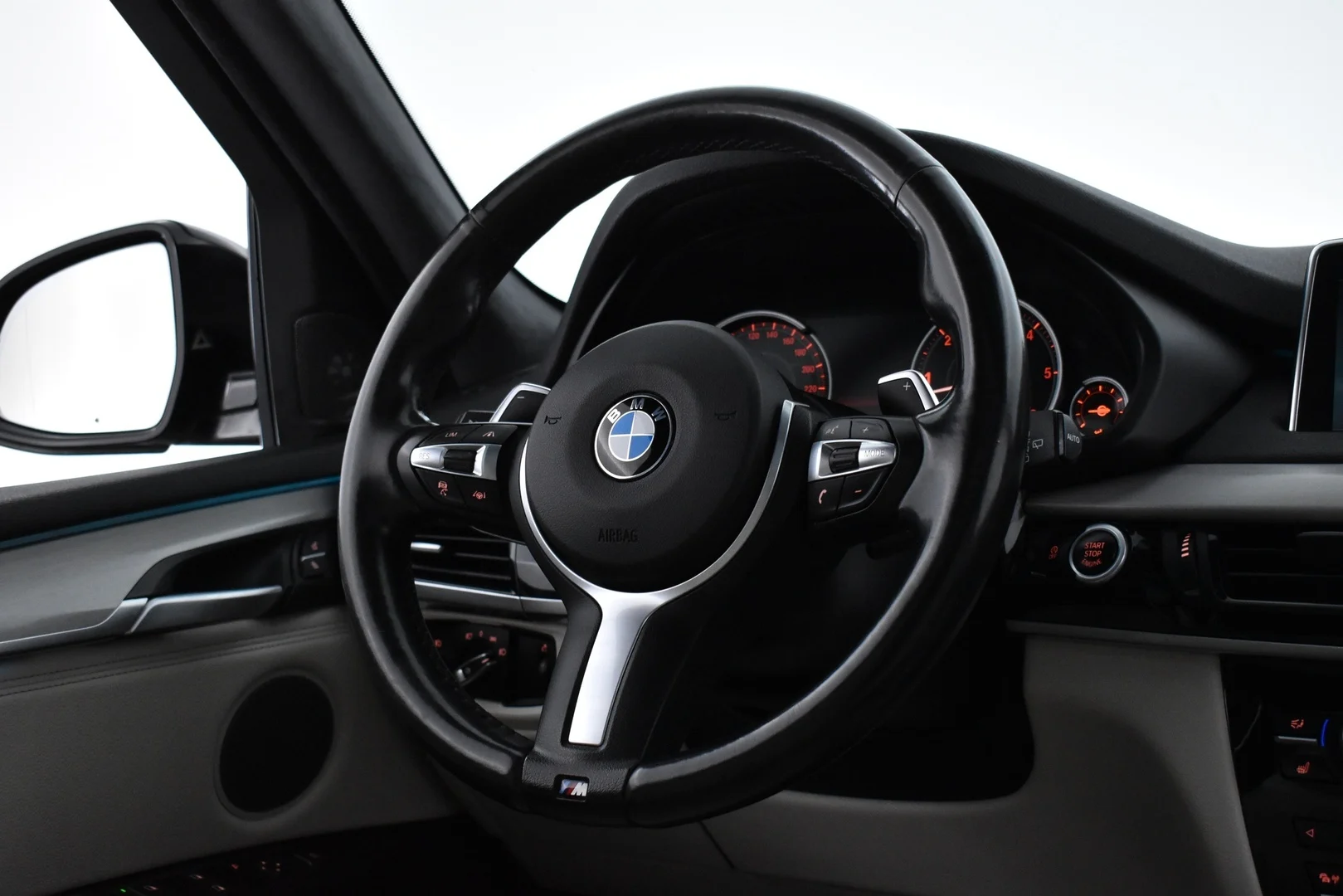 Car Image - 1Rrzv3BNPUTOUasM9SXhL5