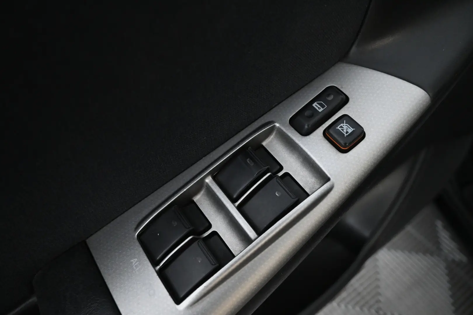 Car Image - 3NEEsG9HoXrzNXrJG4svRc
