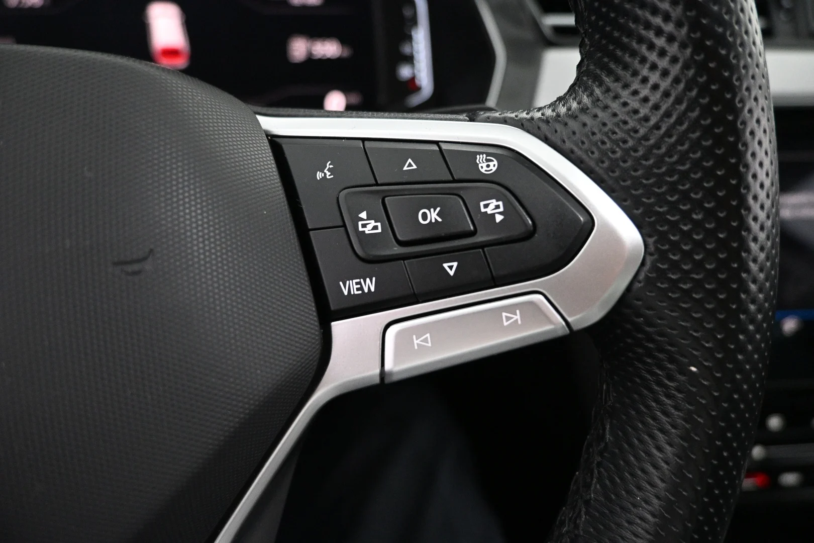 Car Image - 17H1IFKtL79SFXnU4uwju2