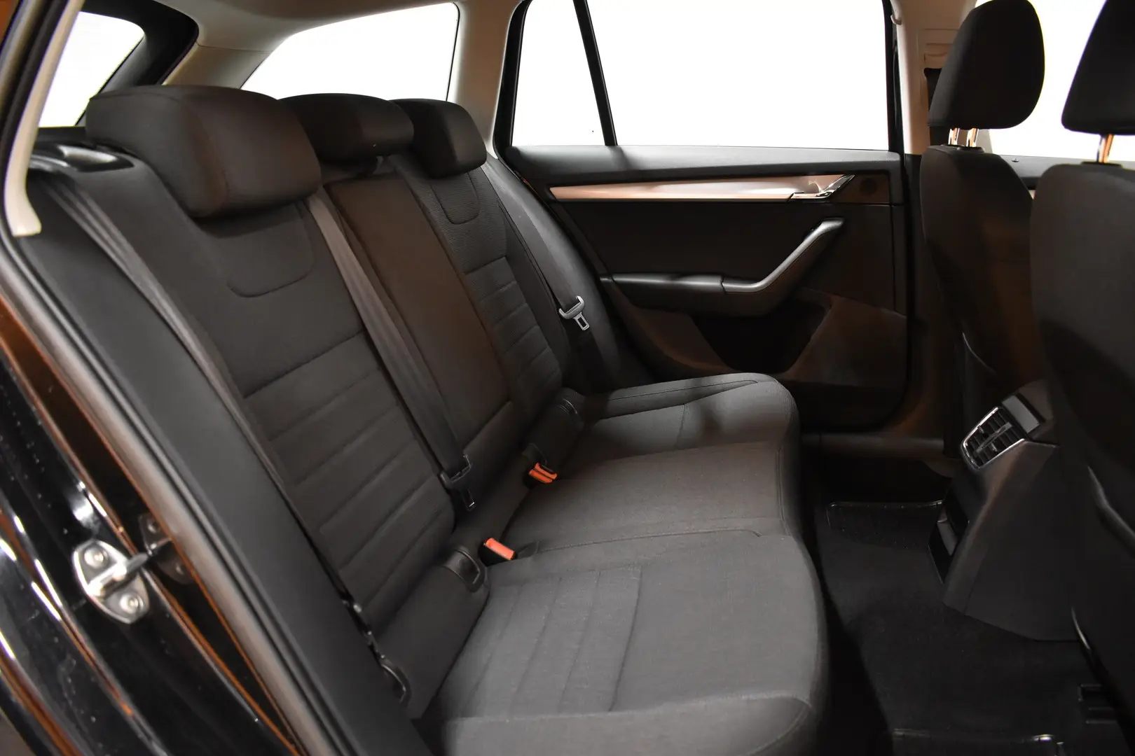 Car Image - 3I65Oqm6F3ZnylpySXjcoQ