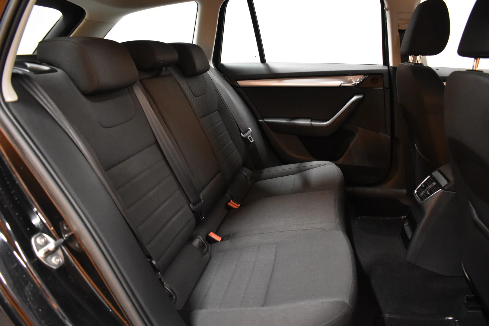 Car Image - 3I65Oqm6F3ZnylpySXjcoQ