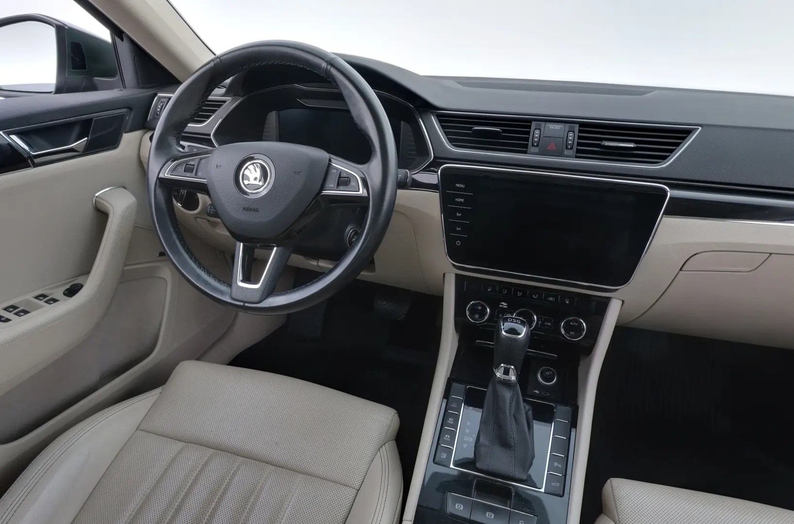 Car Image - 6K8lF71sVOpdb5AuCEpVXF