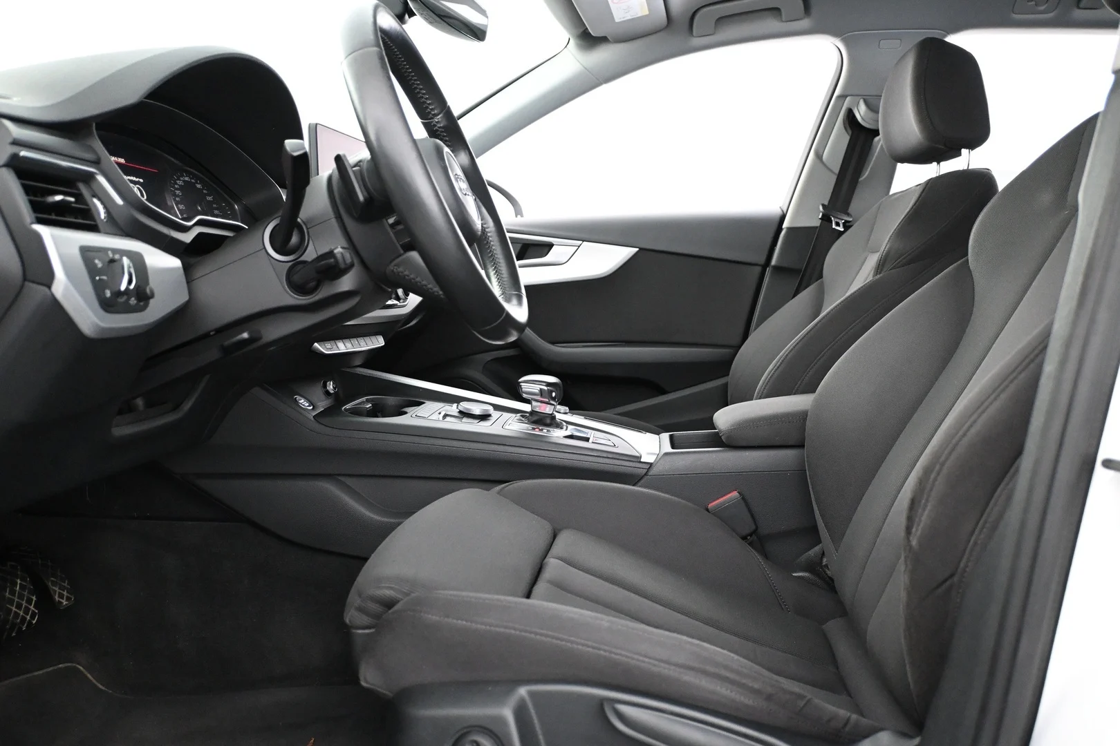 Car Image - 5nsEF1y0KXodX52hhIuDIw