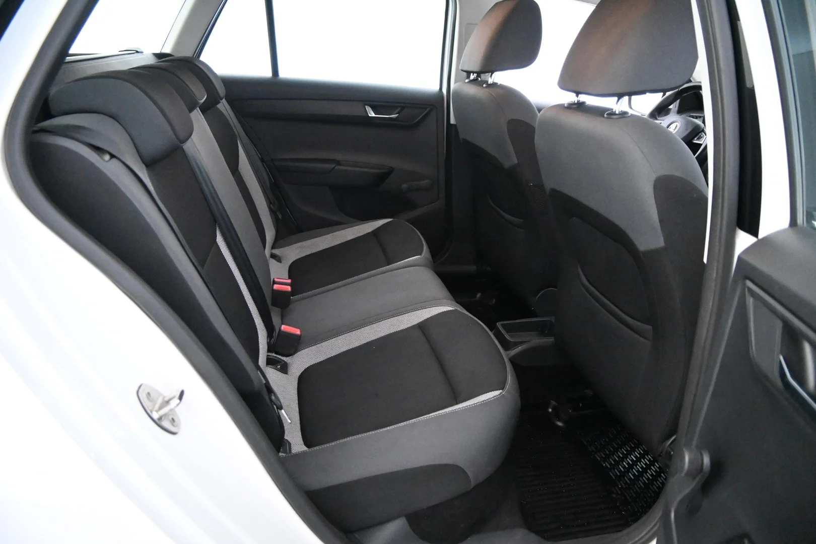 Car Image - 5fDd9lJw5Yigeqjz02guNP