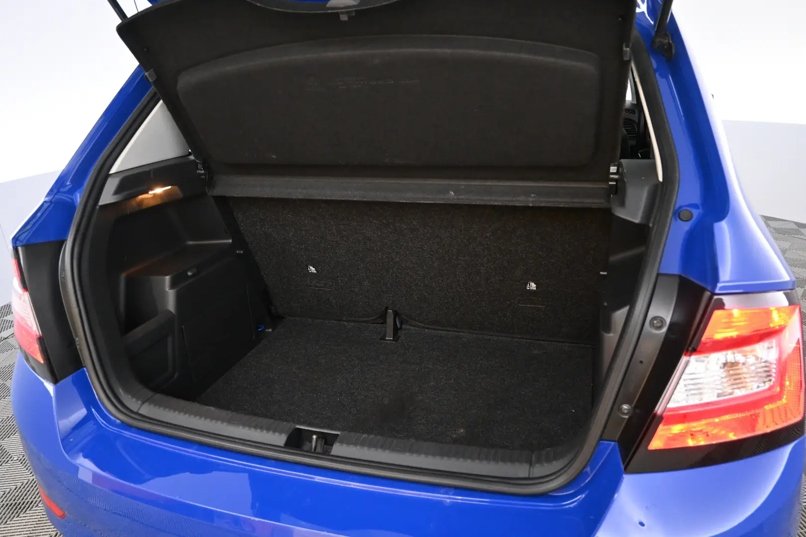Car Image - 70rtgZvmwRd6nciwfT3hl0
