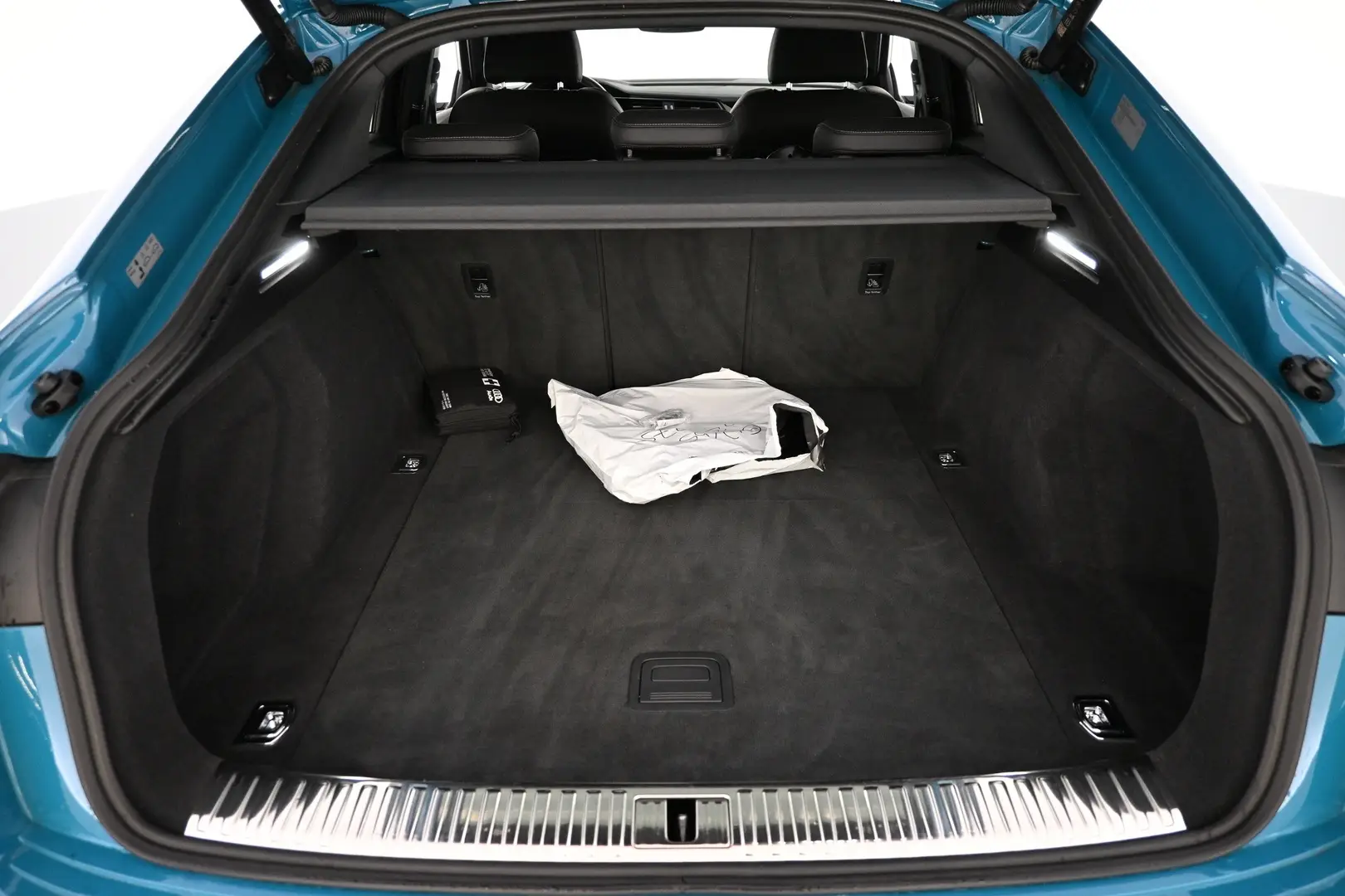 Car Image - 1llnivg00qm6S9LTX5ptcU