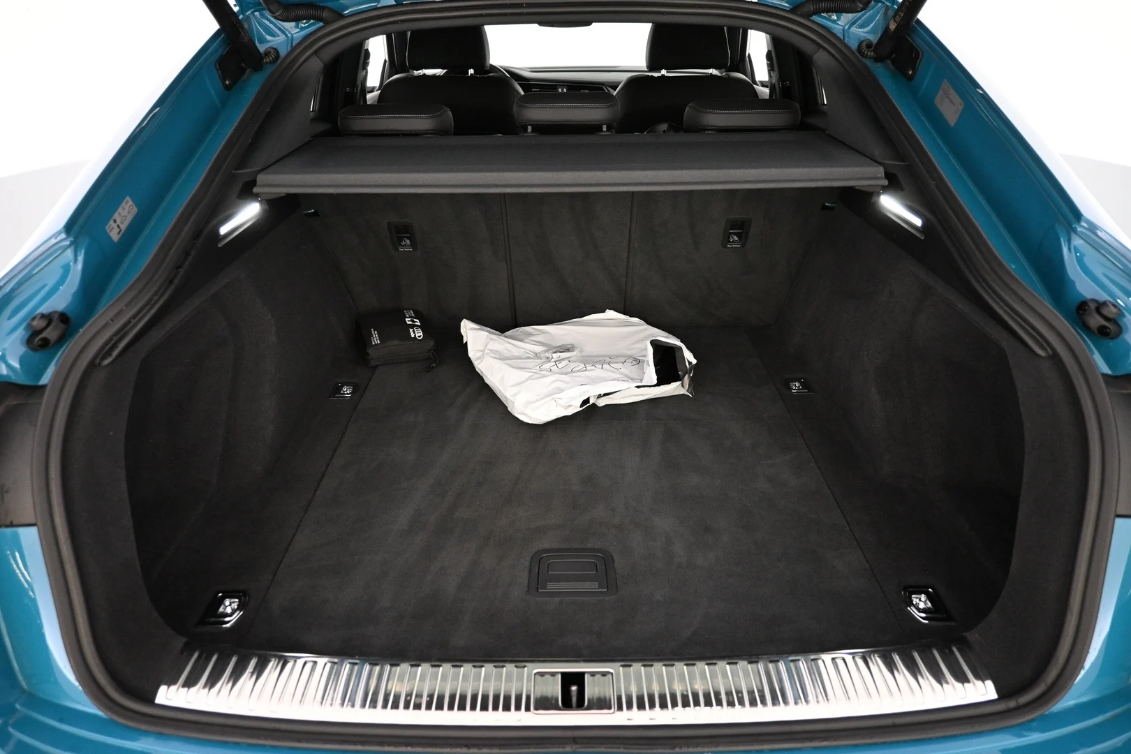 Car Image - 1llnivg00qm6S9LTX5ptcU