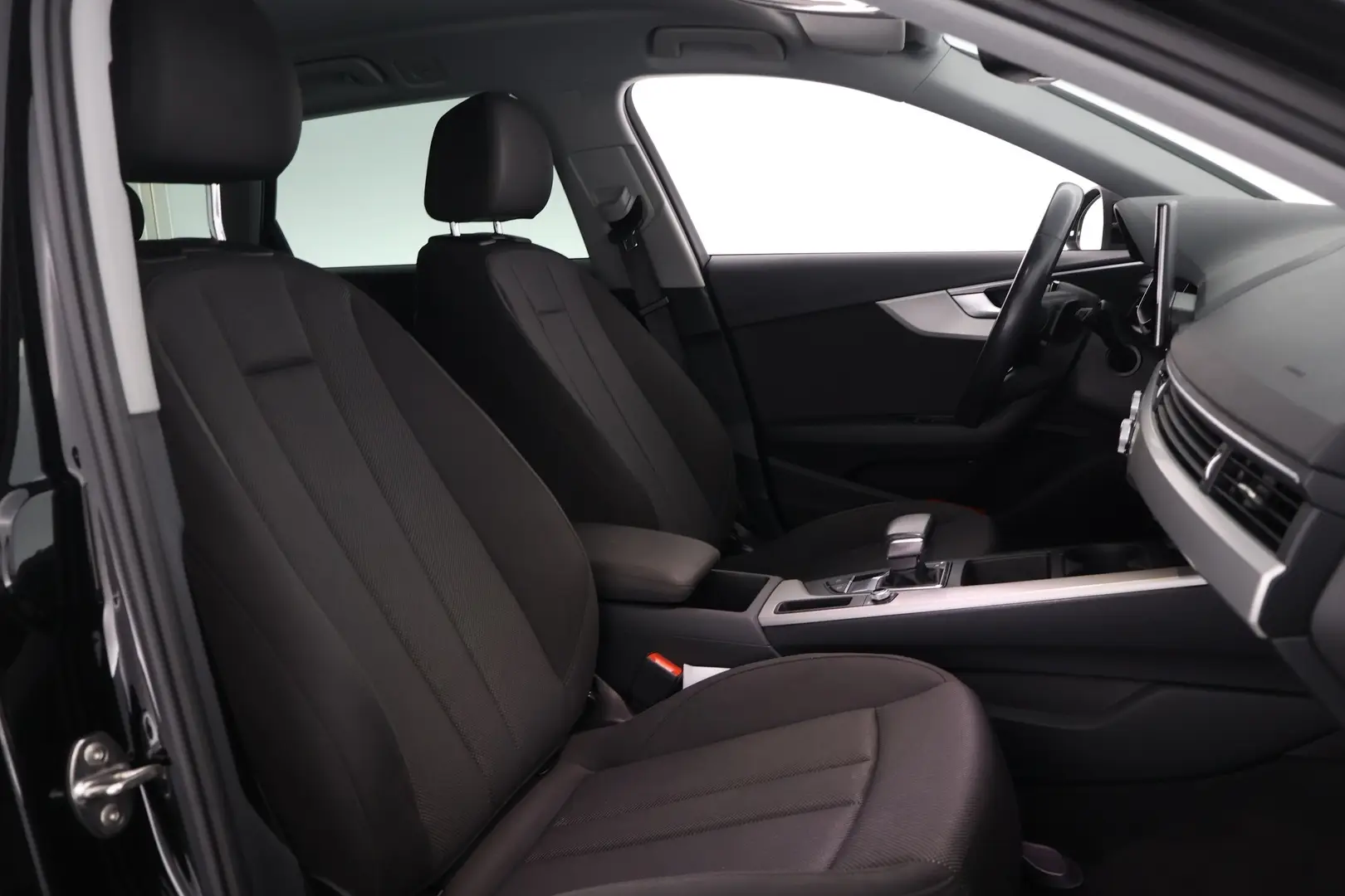 Car Image - 59IUNpT3FCXMvdSlFwkR7u
