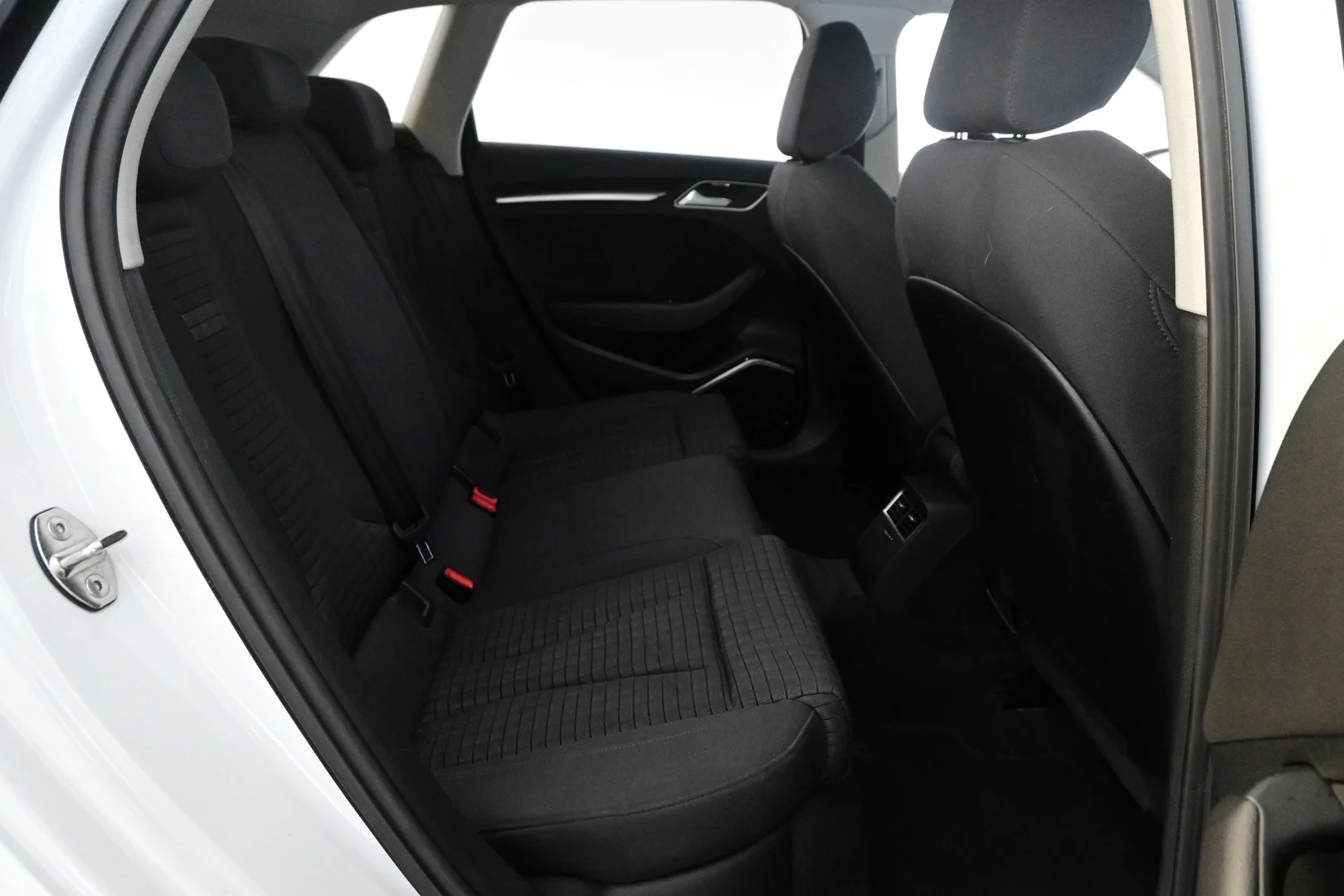 Car Image - fcLf4cOHPBOeLtnsmPOue