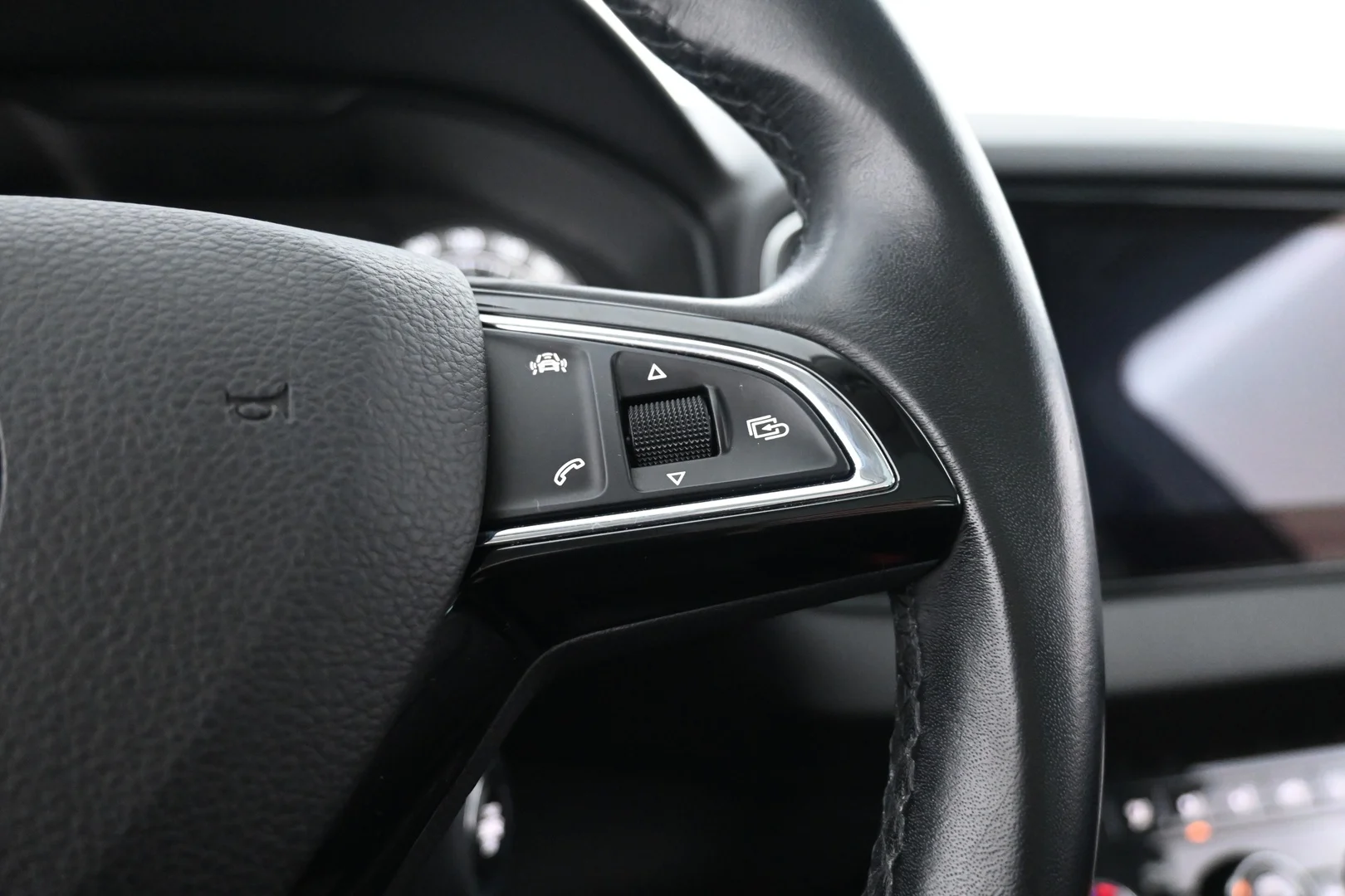 Car Image - 5N0mzvEZeU4yVTrayu20R8