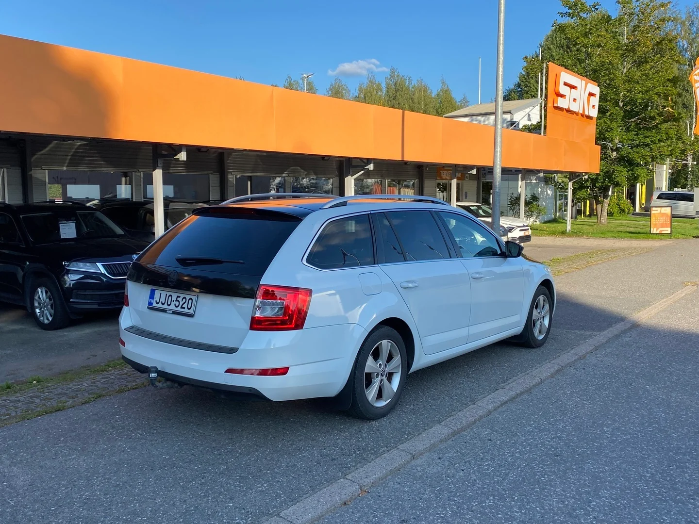 Car Image - 1D1hCris7iIQ37QVWdXhfO