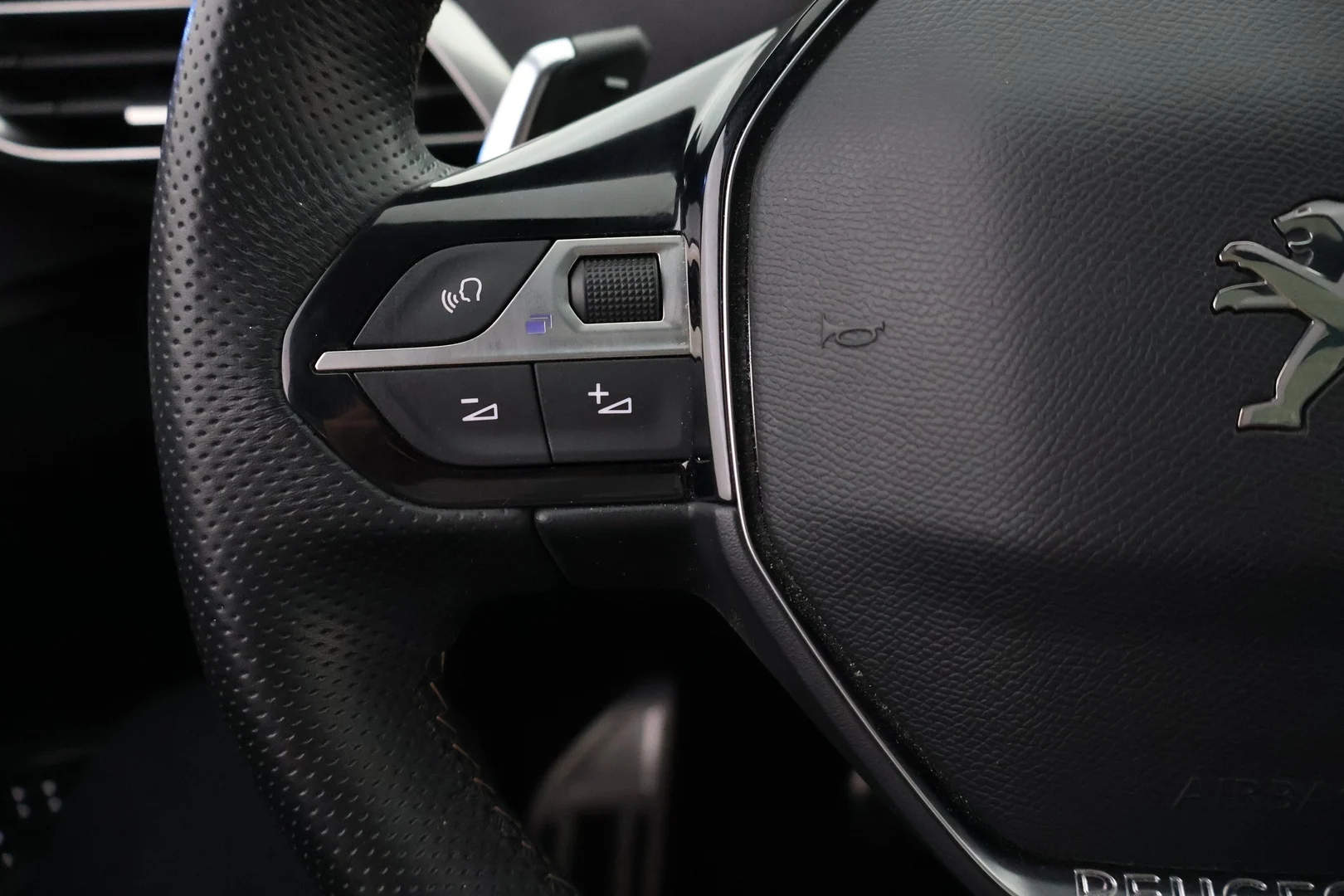 Car Image - YDtgpnruxIvo4Hb0Sj6V3