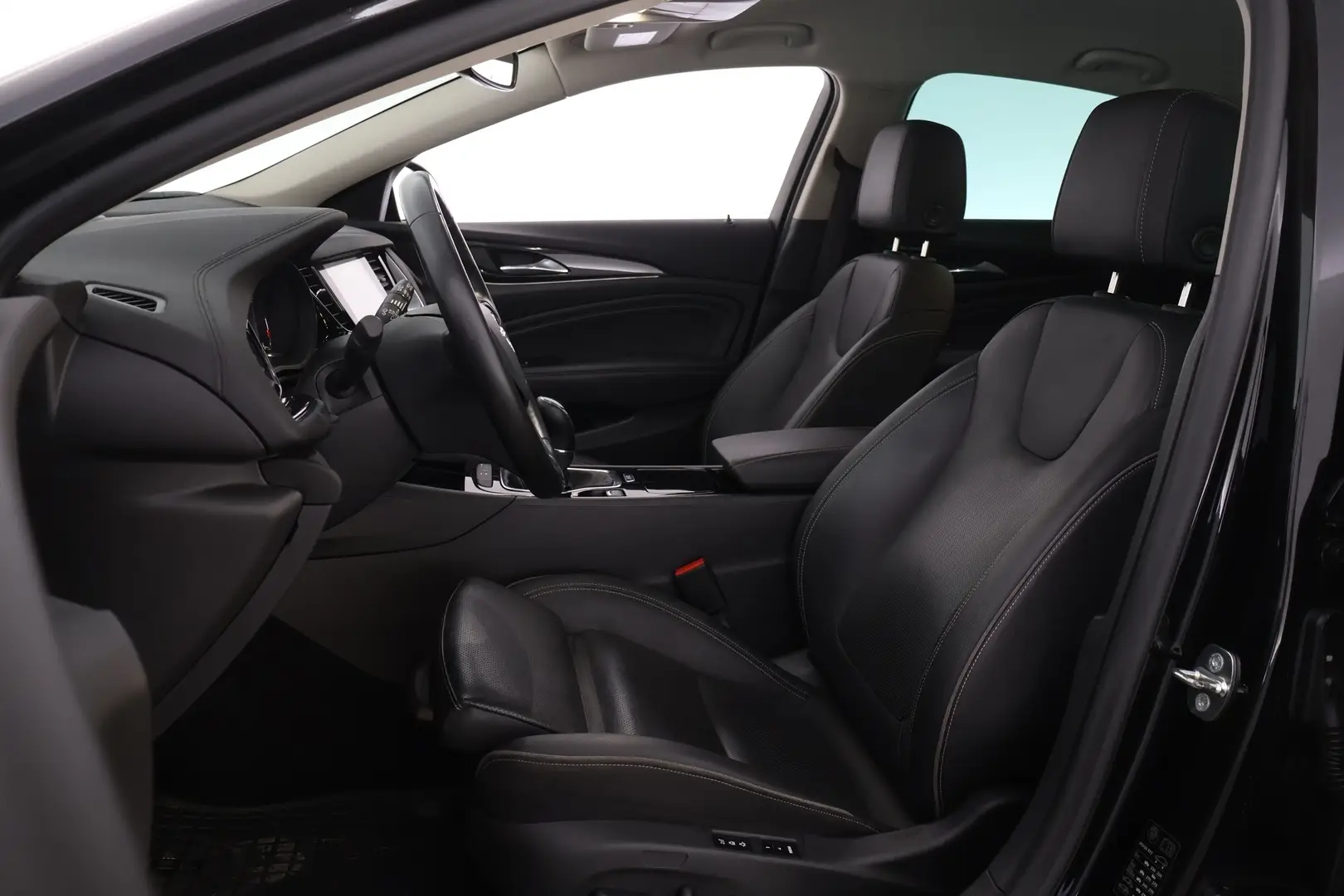 Car Image - 6ZpiFdJeLFY4i0Dn8hp2te