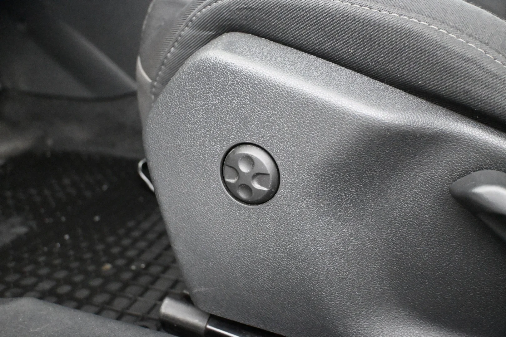 Car Image - 1PlBwZWswNSi4Eggo3Vwg3