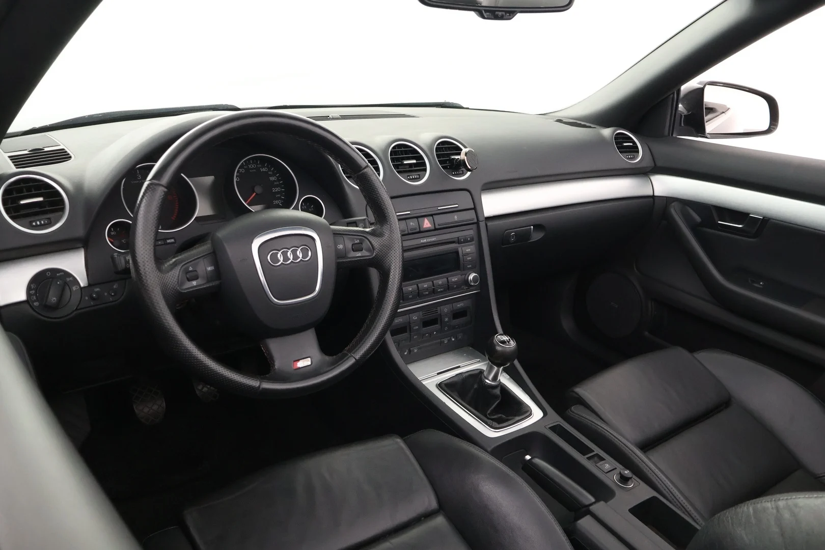 Car Image - 52LZ61f0KRxCprt8ybShWA