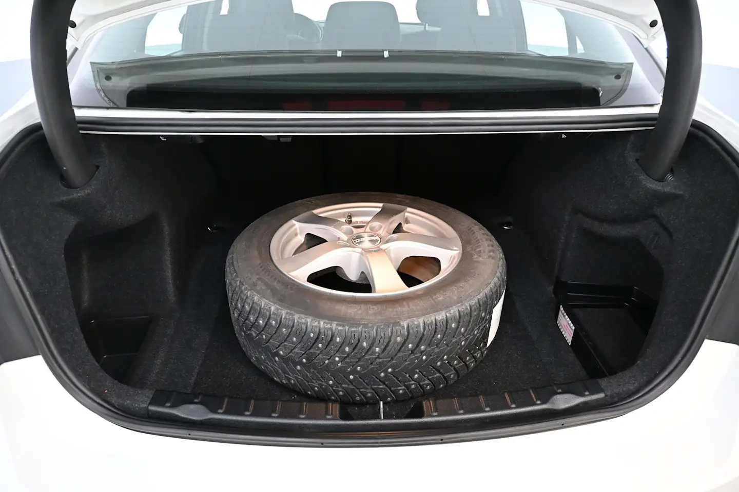 Car Image - dL6kL8kPbdXfSG6r5TzPE