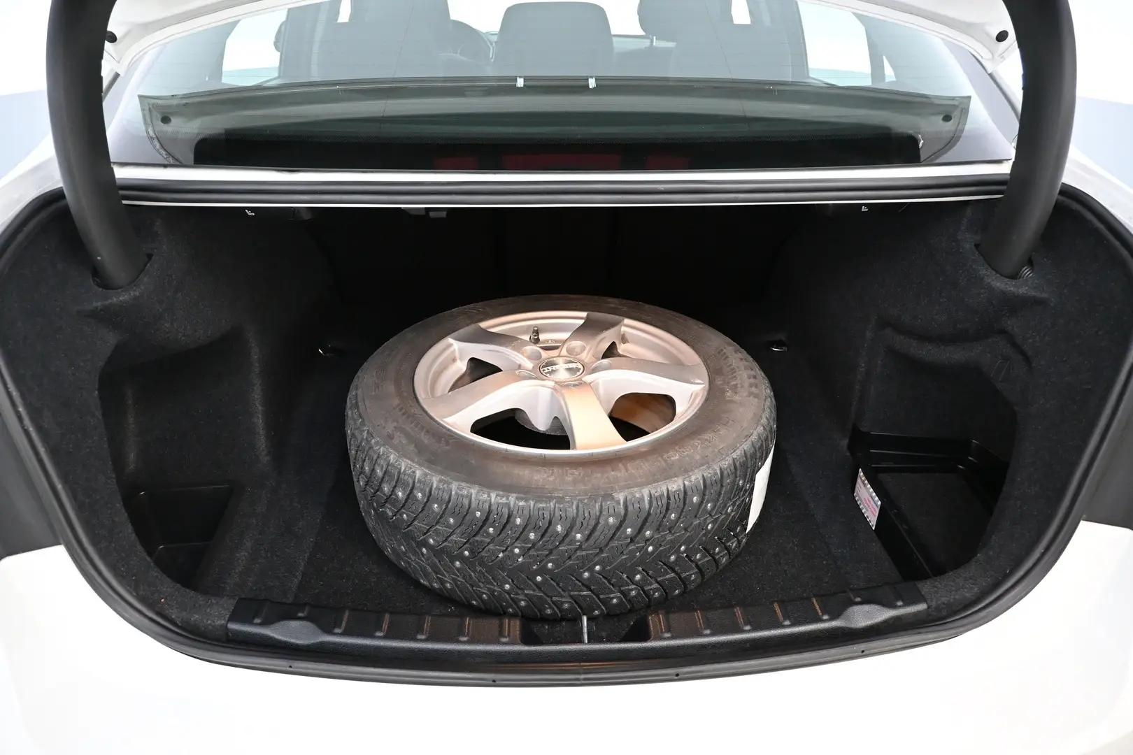 Car Image - dL6kL8kPbdXfSG6r5TzPE