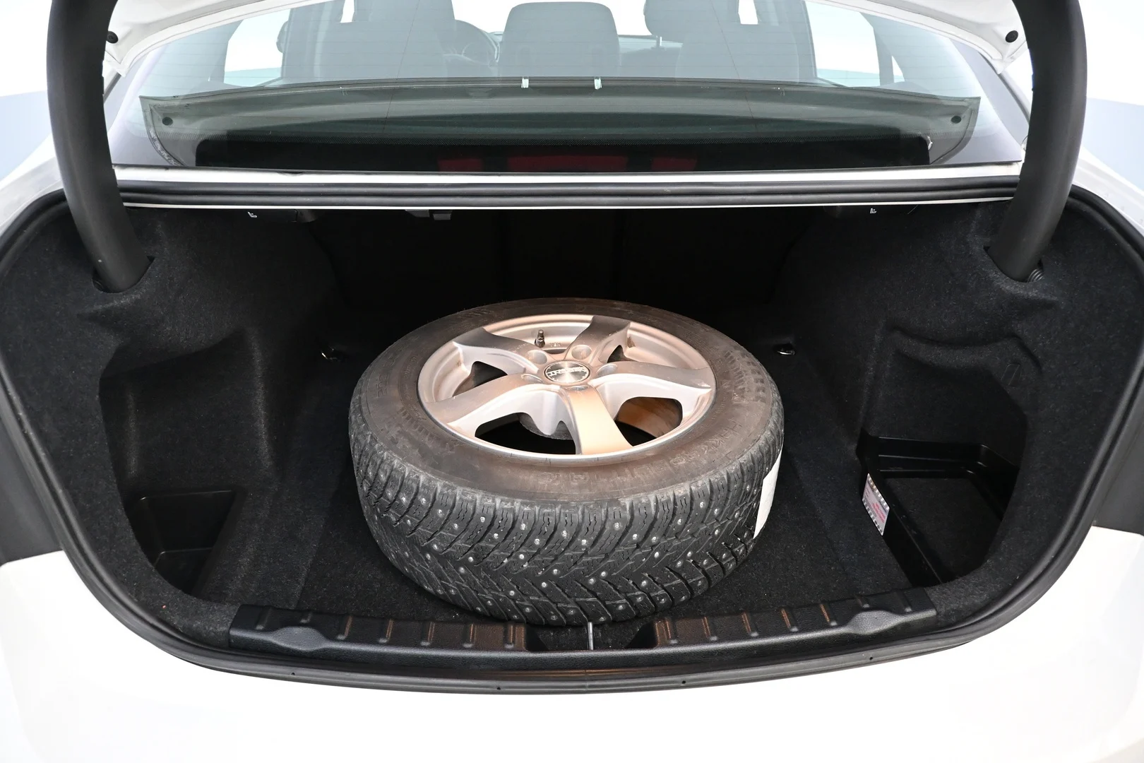 Car Image - dL6kL8kPbdXfSG6r5TzPE